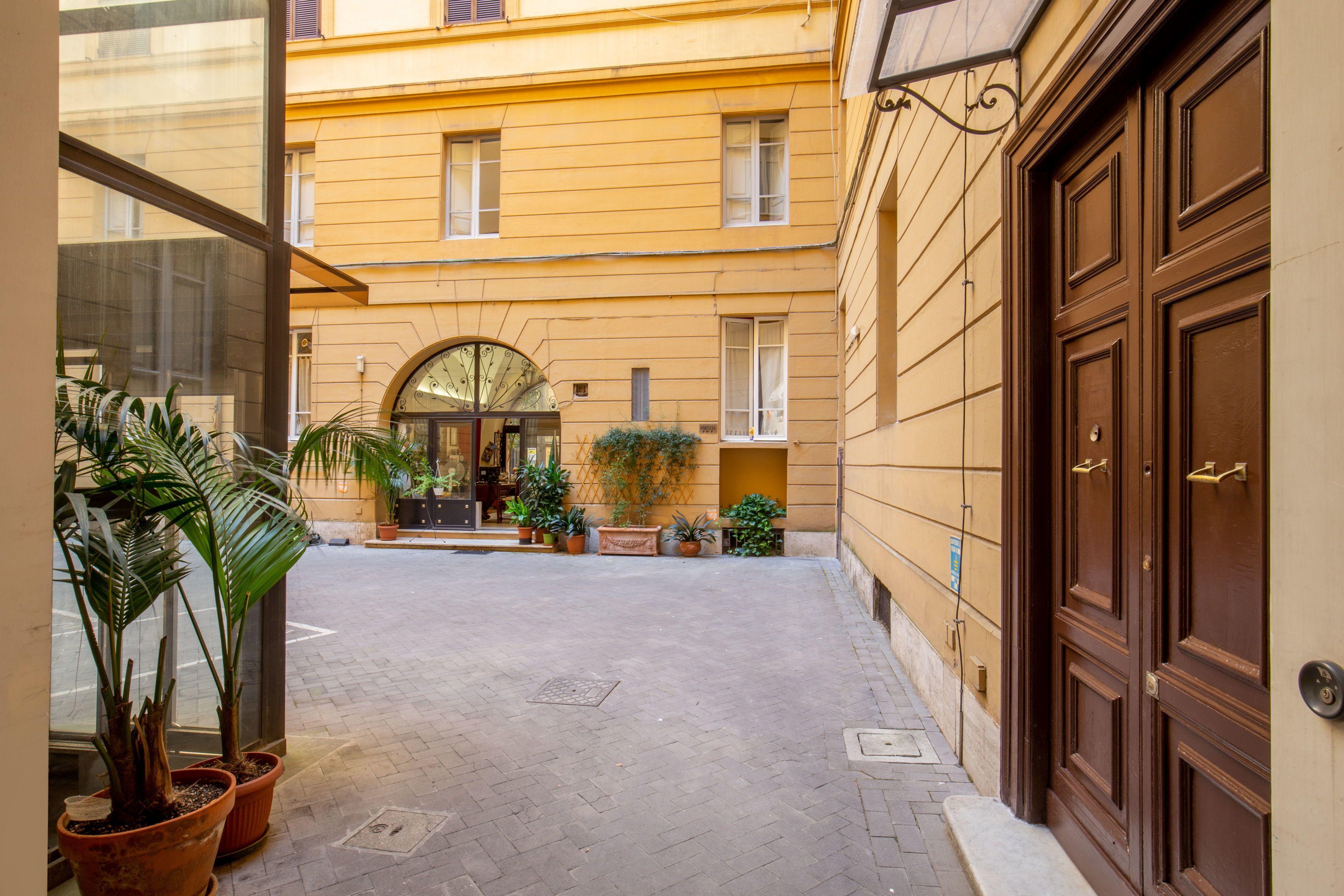The Shell Rome Suite — Photos 1